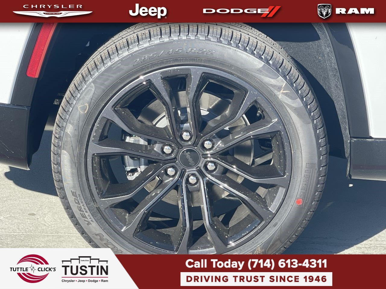 New 2026 Bright White Clear-Coat Exterior Paint Jeep Summit Reserve image 11