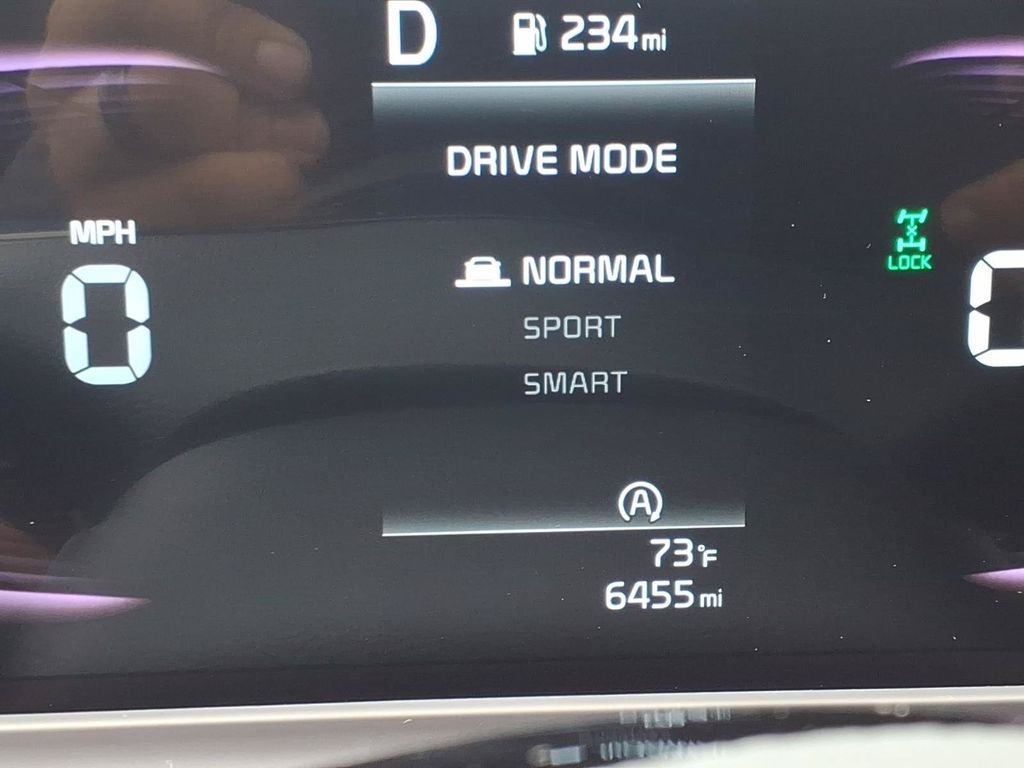 Used 2025 White Kia S image 41