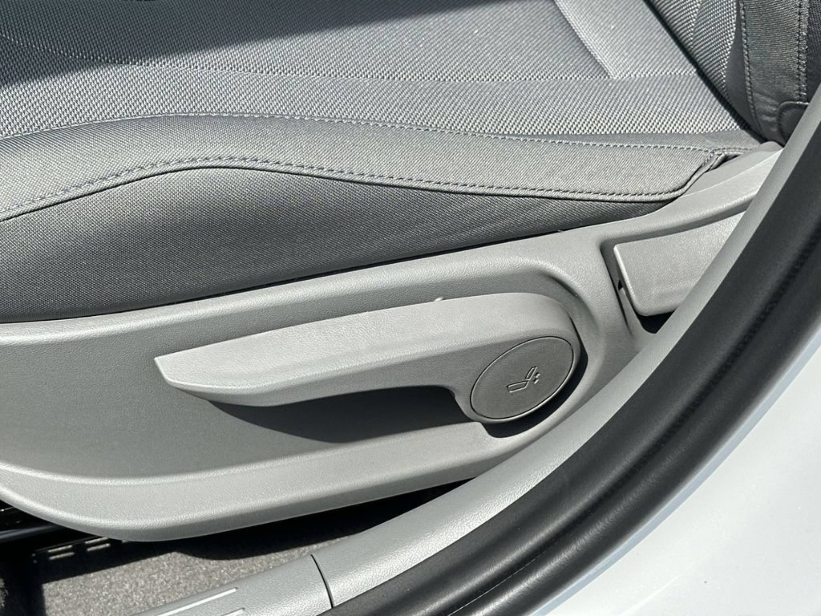 New 2026 Serenity White Hyundai SE image 15