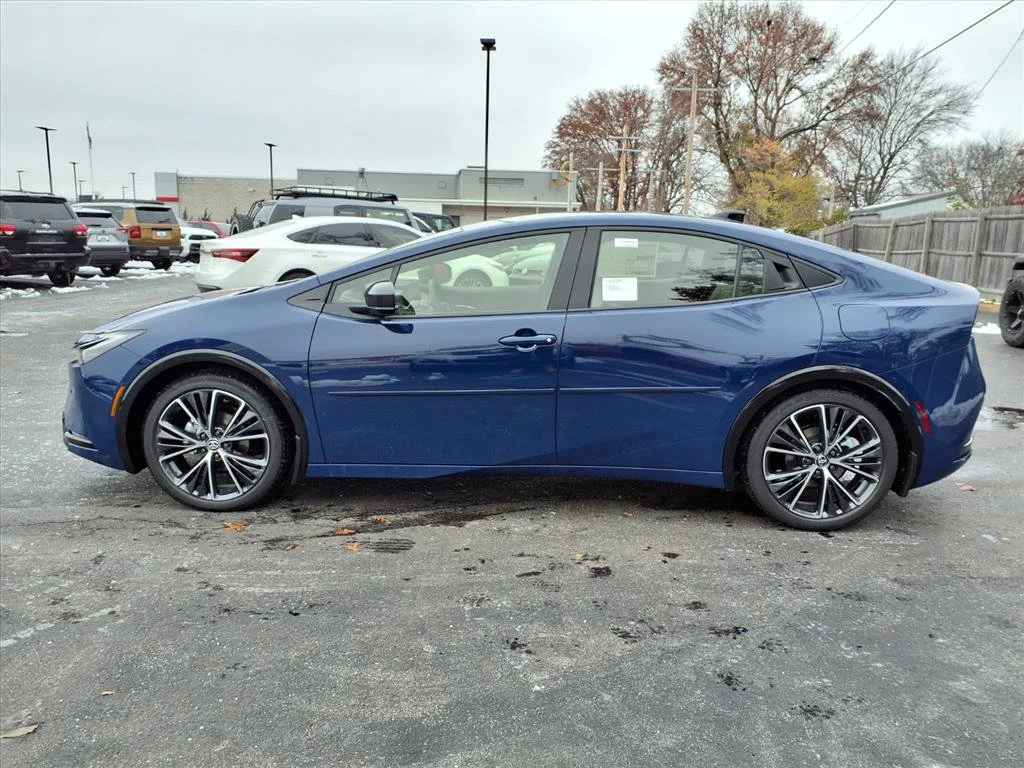 New 2026 Reservoir Blue Toyota  XLE image 19