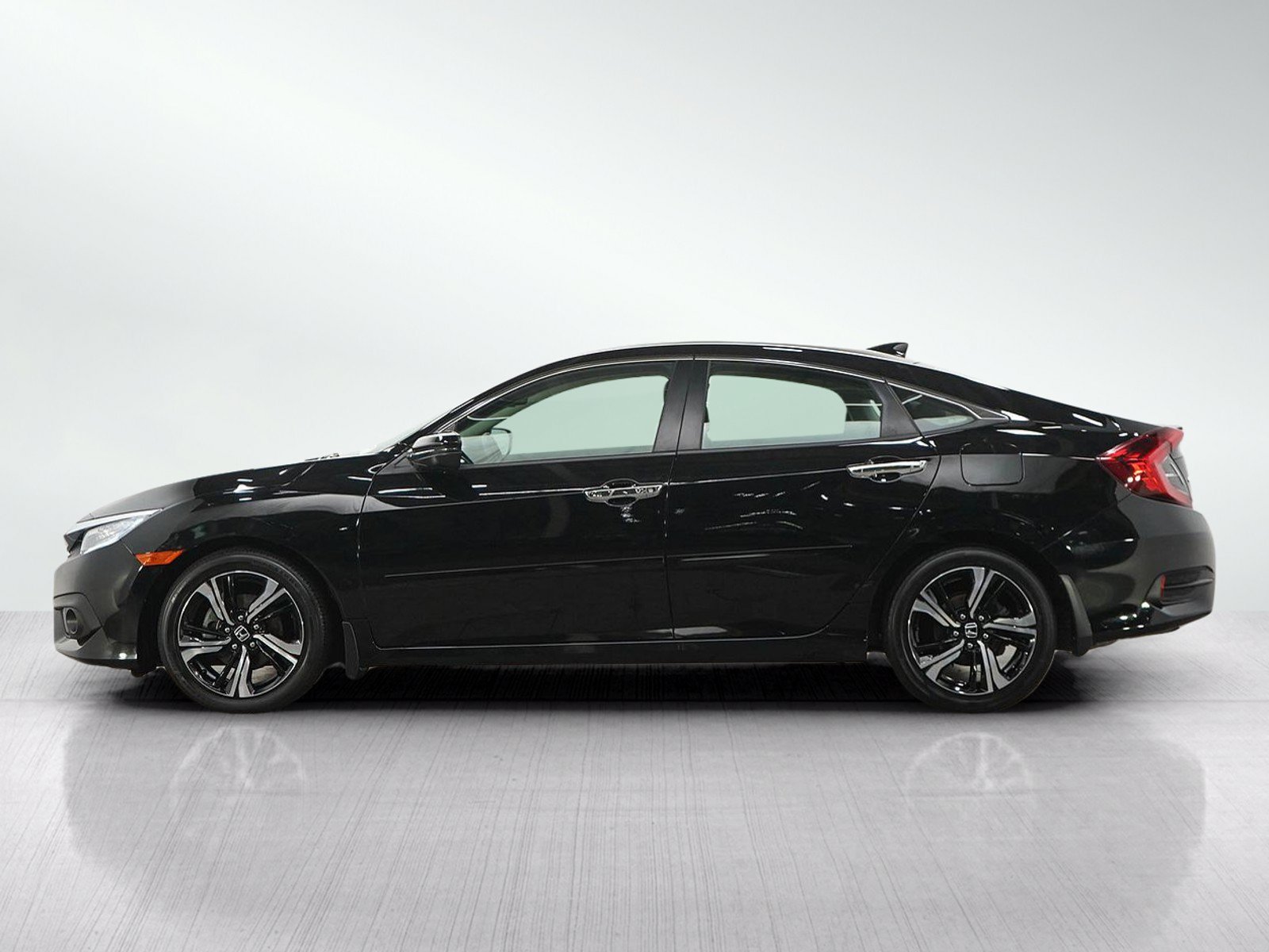 Used 2018 Honda Civic Touring with VIN 19XFC1F99JE001430 for sale in Minneapolis, Minnesota