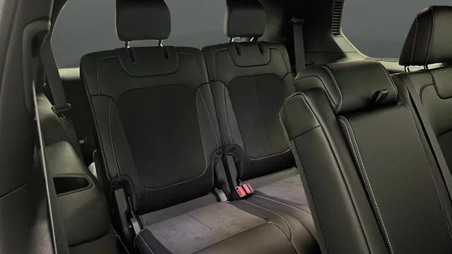 New 2026 Diamond Black Crystal Pearl-Coat Exterior Paint Jeep Laredo image 26