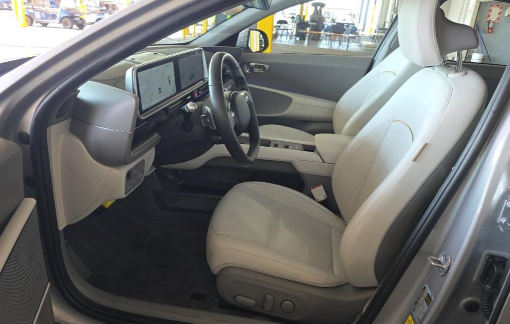 Used 2024 Silver Hyundai SEL image 5