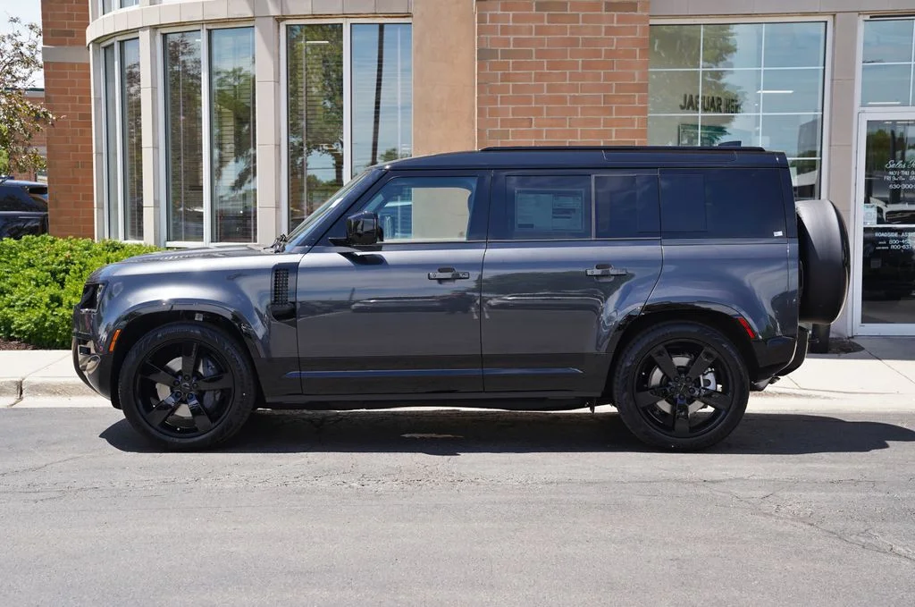 New 2026 Carpathian Grey Land Rover X-Dynamic SE image 2
