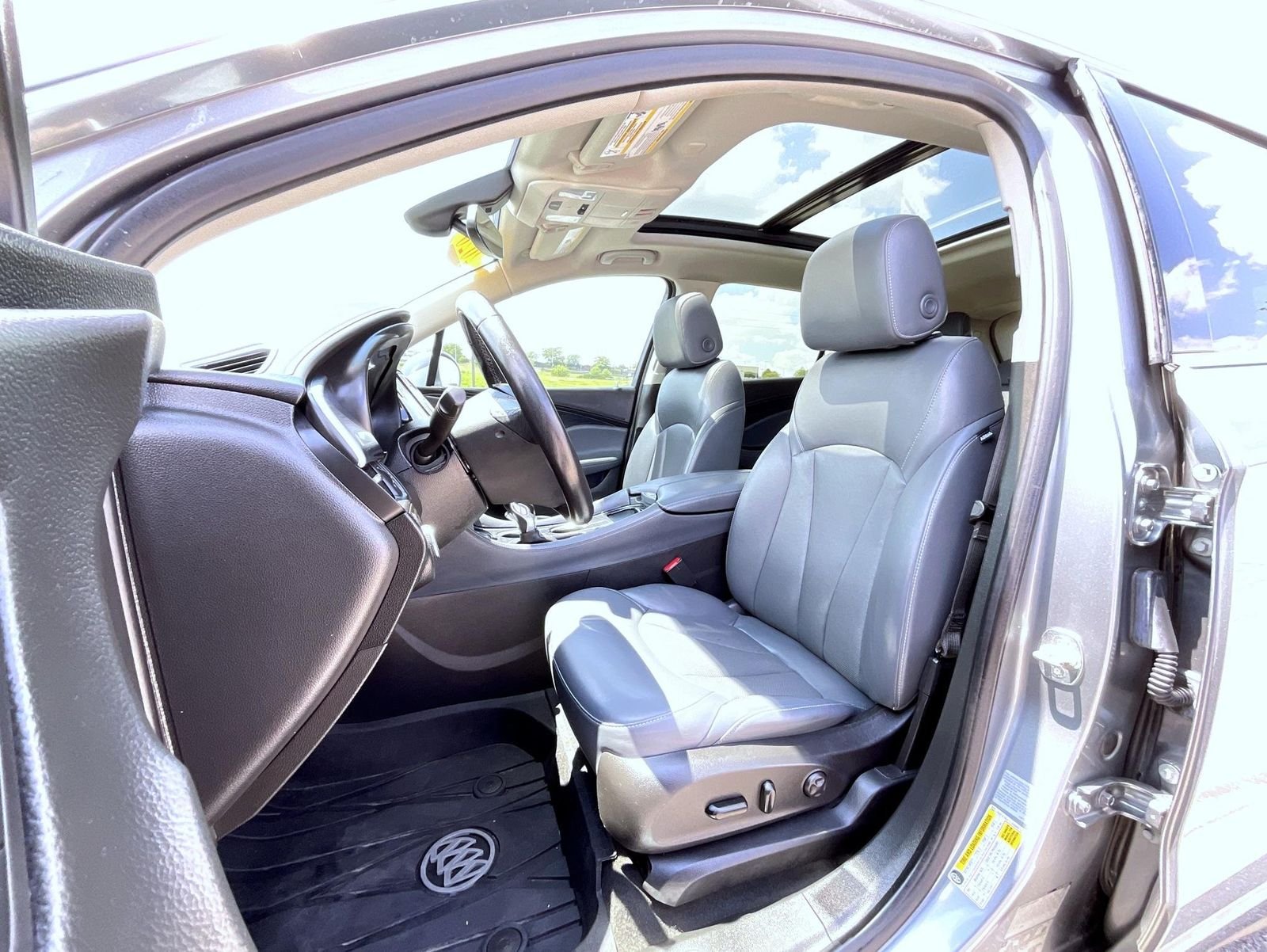Used 2020 Gray Buick Premium I image 10