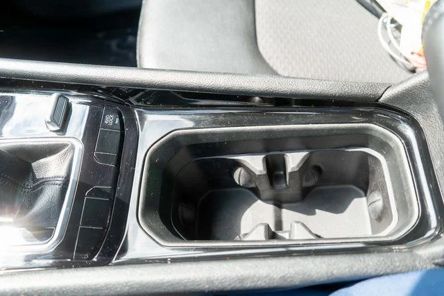 Used 2023 White Jeep Latitude image 33
