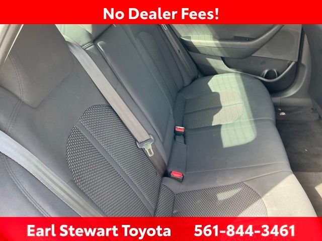 Used 2018 White Hyundai SE image 23
