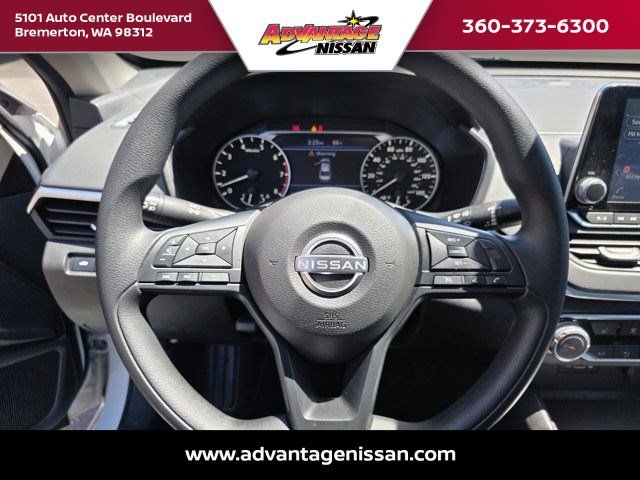 Used 2025 WHITE Nissan S image 22