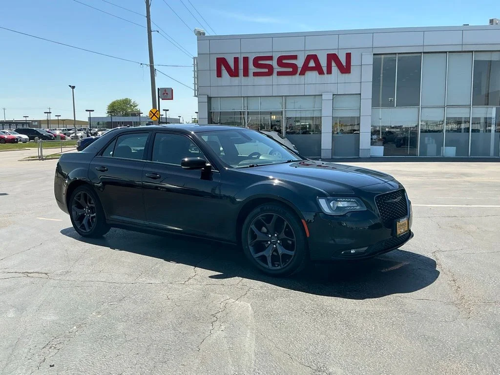 2023 Chrysler 300 S's photo