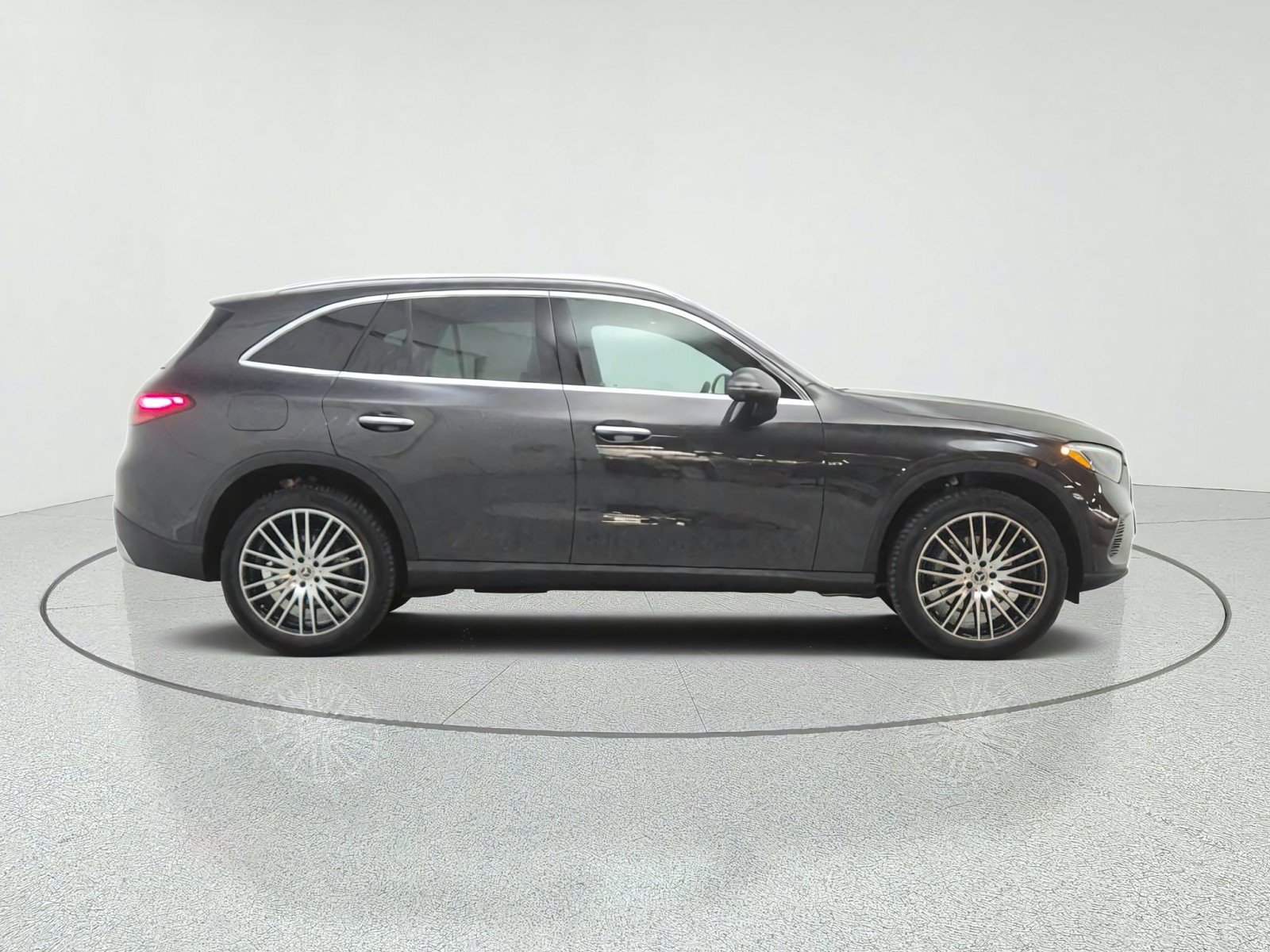 New 2027 Graphite Grey Metallic Mercedes-Benz GLC 300 SUV image 25
