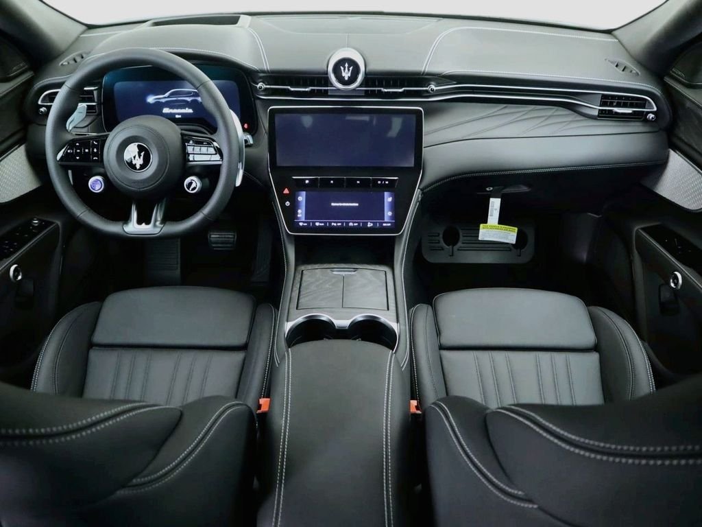 Used 2025 Bianco Astro Metallic Maserati Base image 13