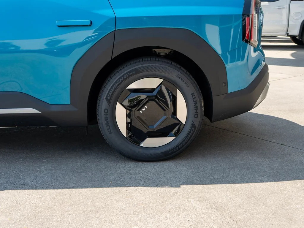 New 2026 Ocean Blue Kia Wind AWD image 34