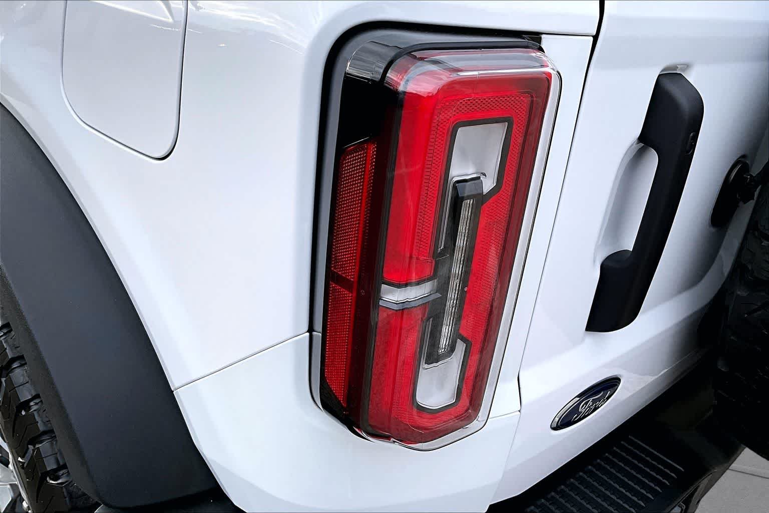 Used 2025 Oxford White Clearcoat Ford Badlands image 28