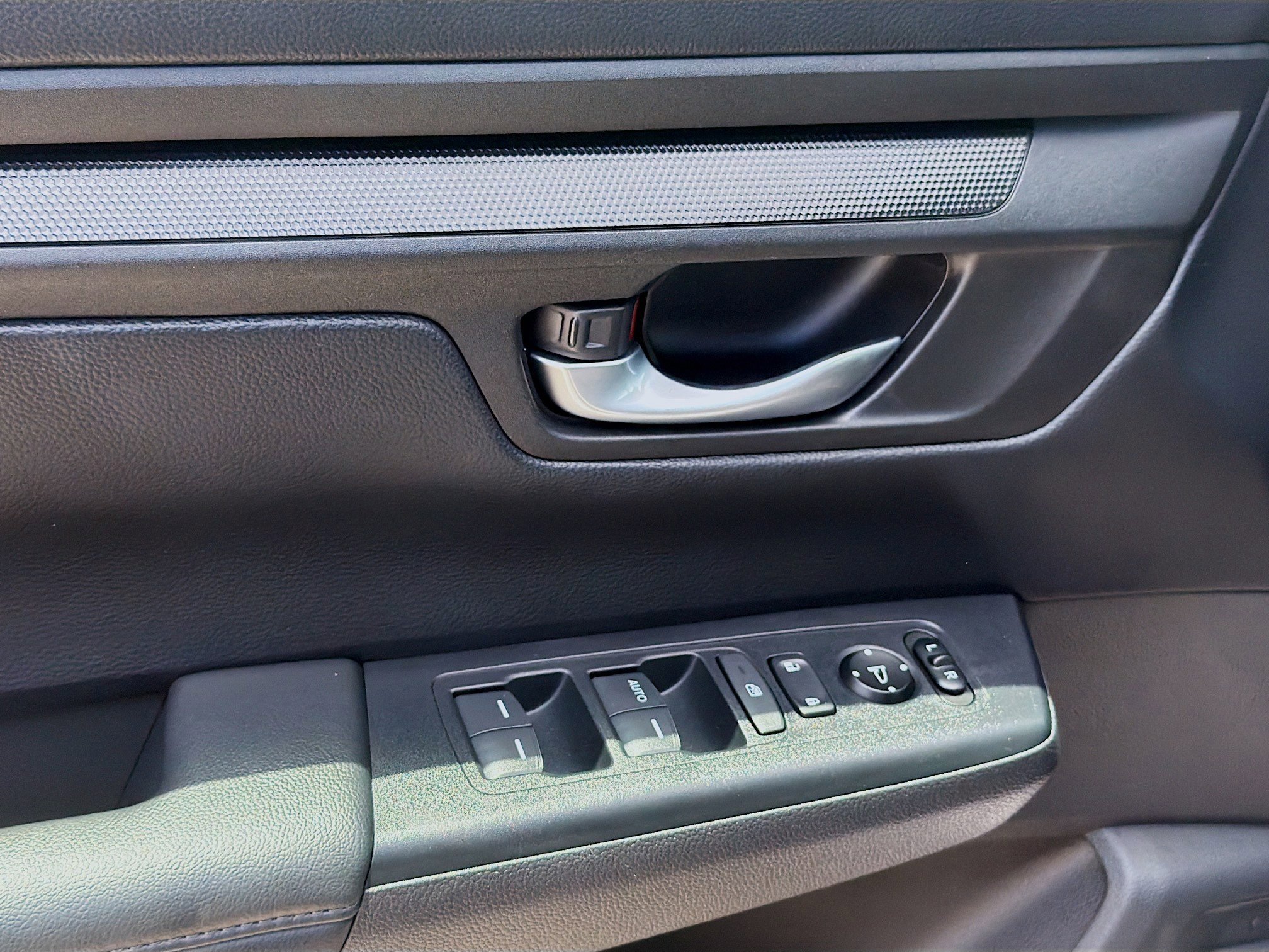 2023 Honda CR-V LX - Photo 16