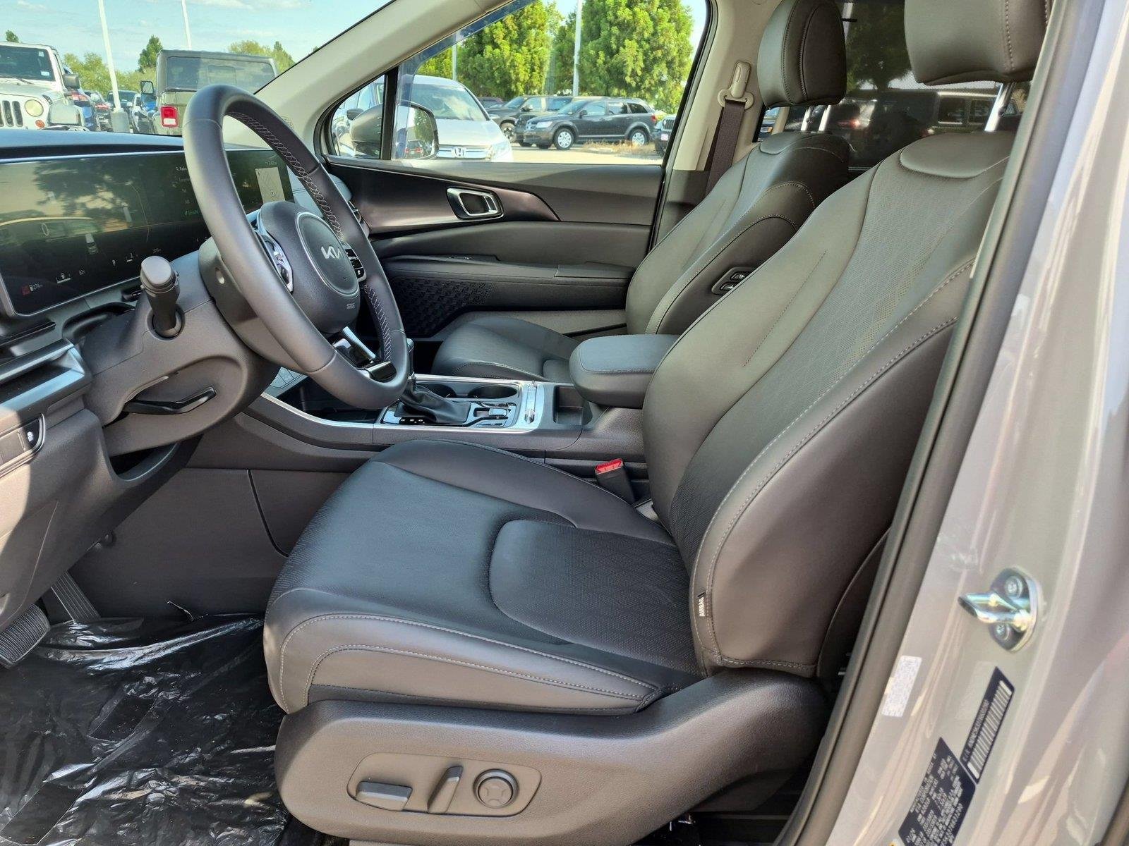 Used 2026 Ceramic Silver Kia SX image 18