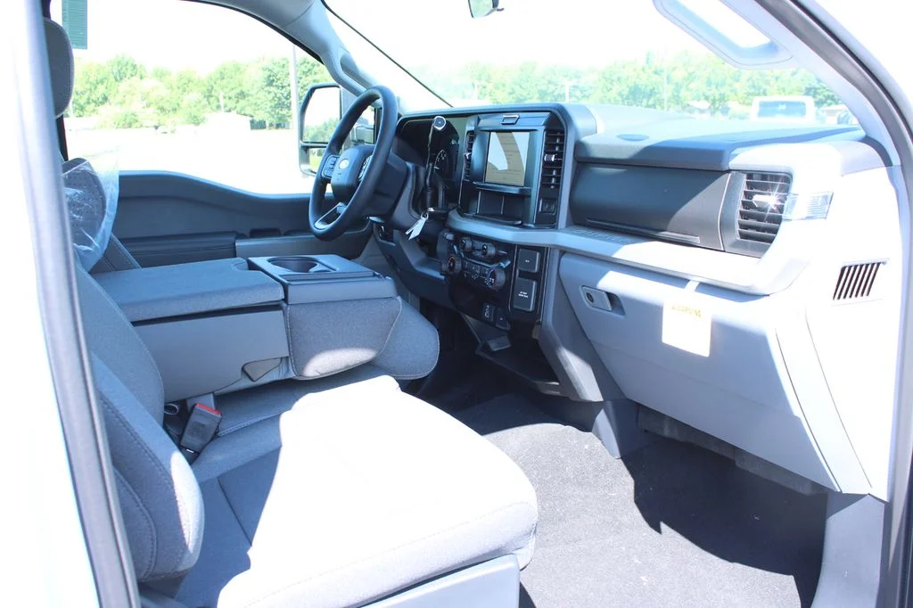 New 2026 Oxford White Ford F-350® XLT image 20