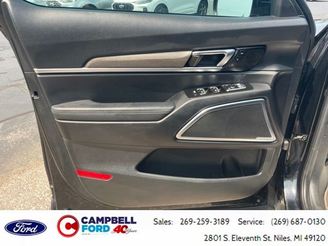 Used 2022 Black Kia SX image 28