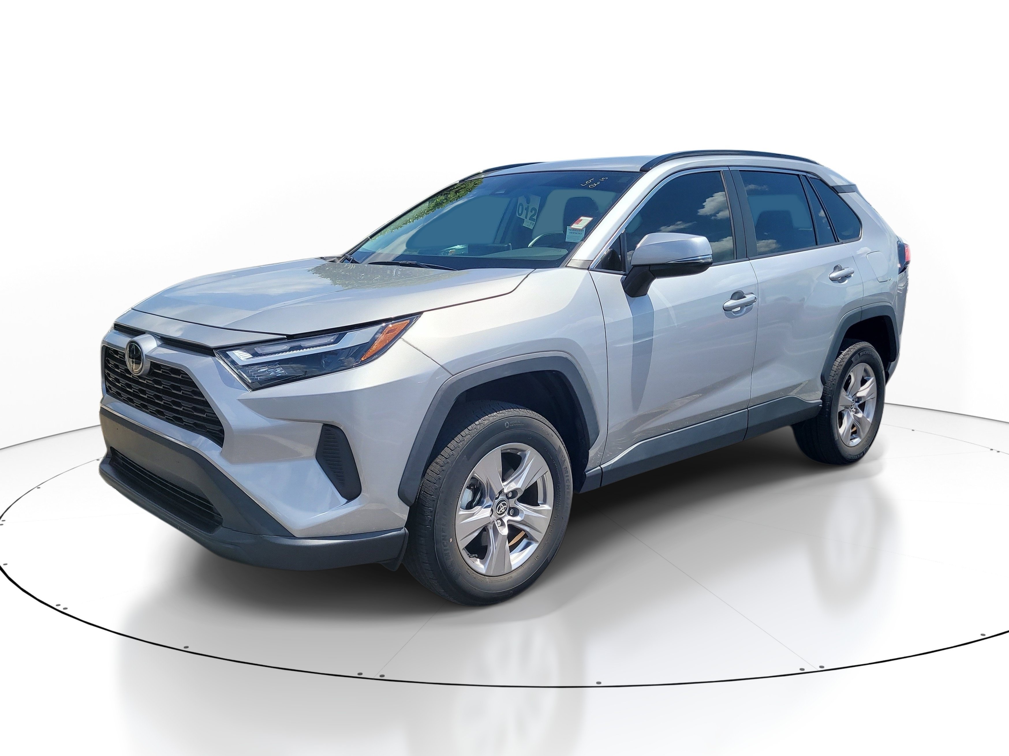 Used 2023  Toyota XLE image 3