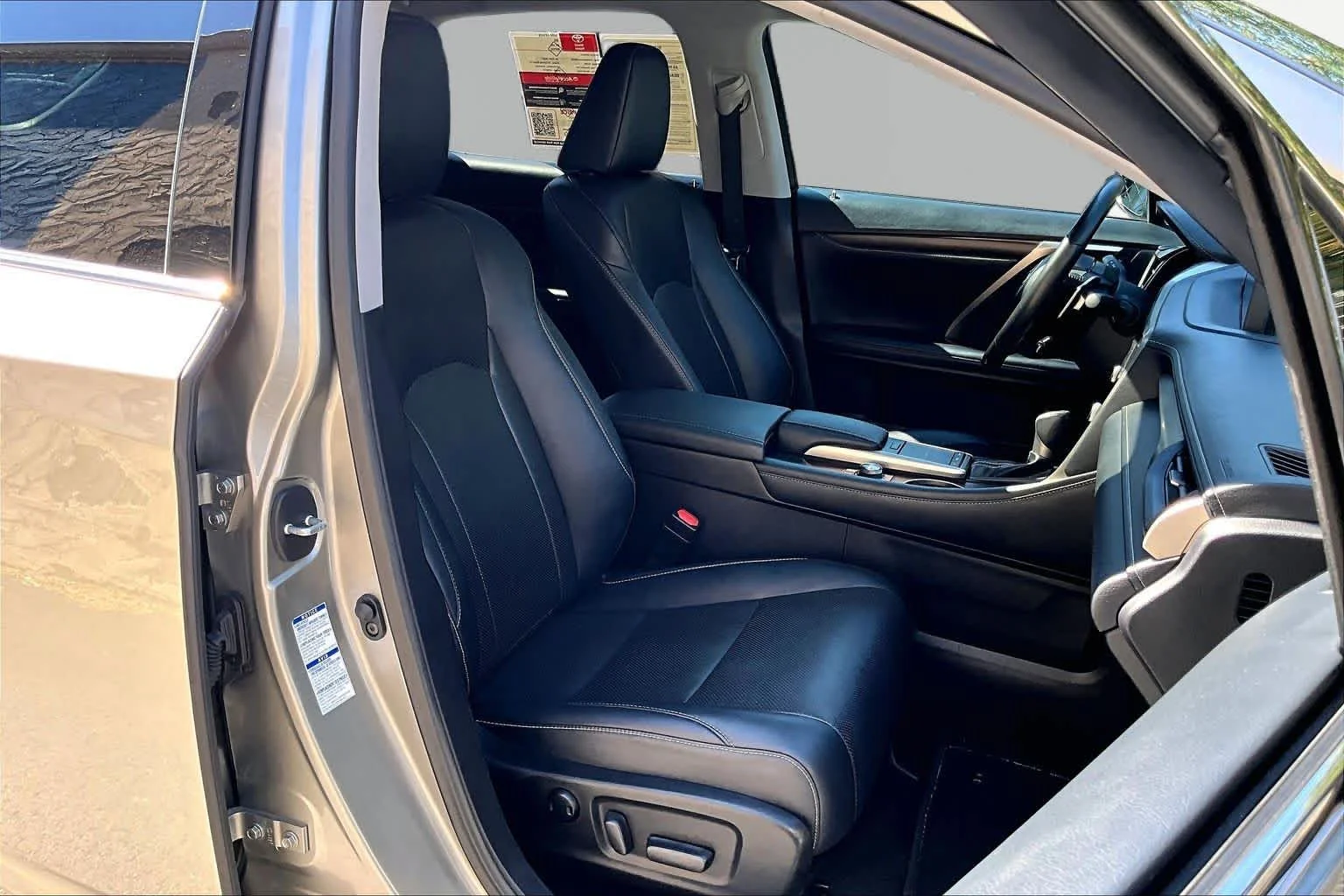 Used 2020 Atomic Silver Lexus  image 17