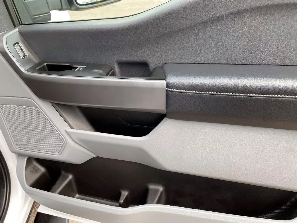 Used 2025 Oxford White Ford XLT image 31