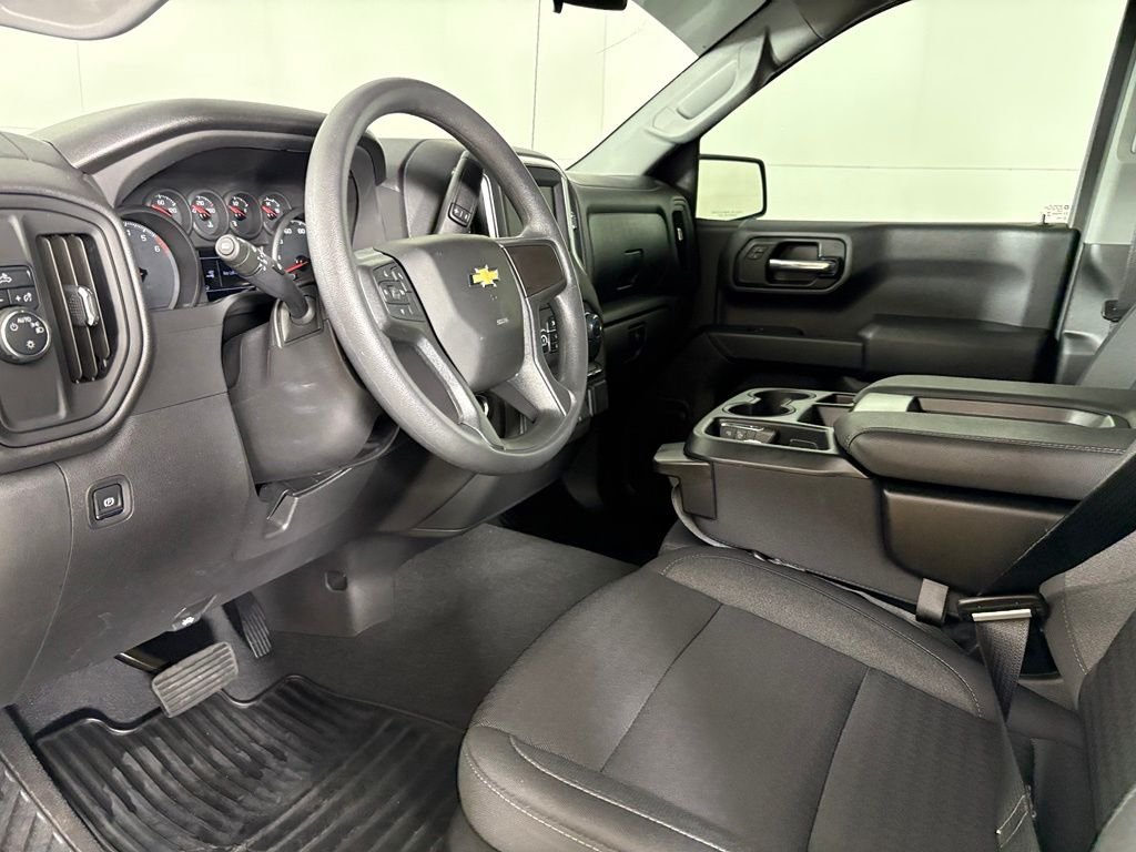 Used 2024 White Chevrolet Custom image 27