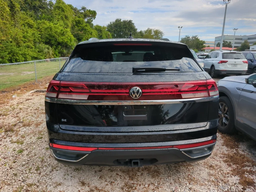 Used 2024 Black Volkswagen 2.0T SE w/Technology image 3