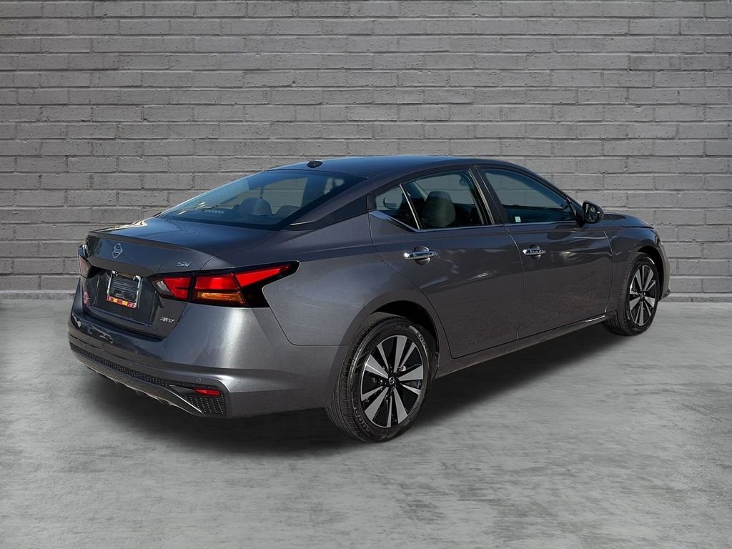 Used 2021 Gun Metallic Nissan 2.5 SV image 6