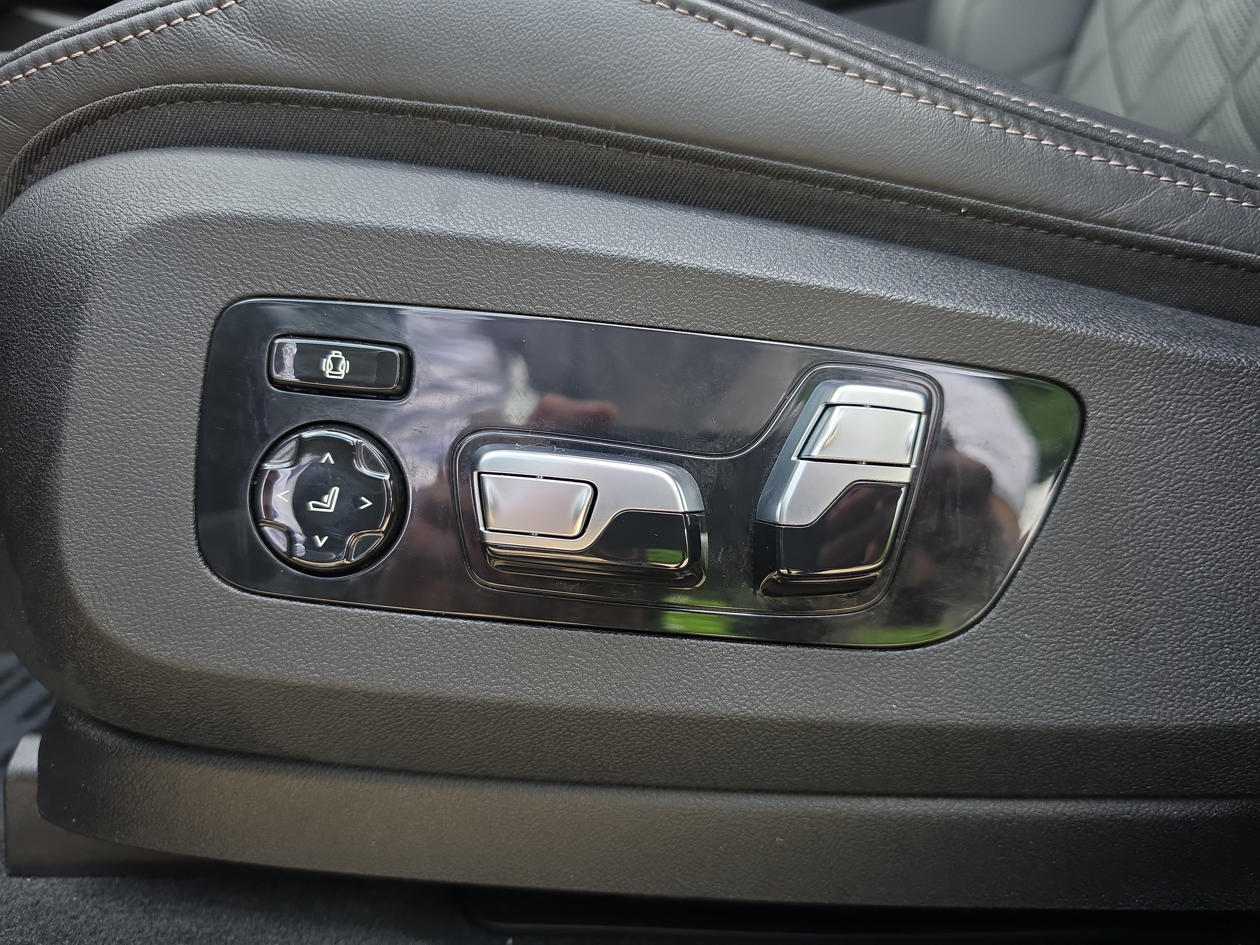 Used 2023 Carbon Black Metallic BMW xDrive40i image 25