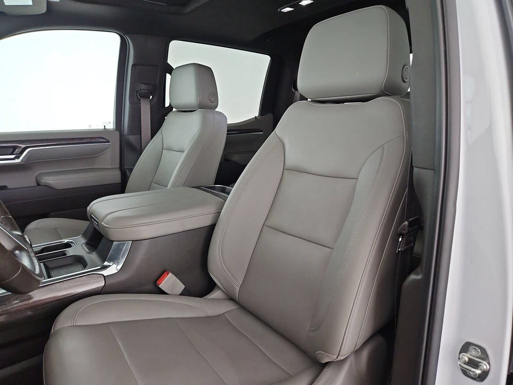 Used 2023 Iridescent Pearl Tricoat Chevrolet LTZ image 25