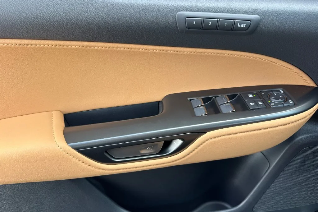 2026 Lexus NX 450h+ Premium - Photo 11