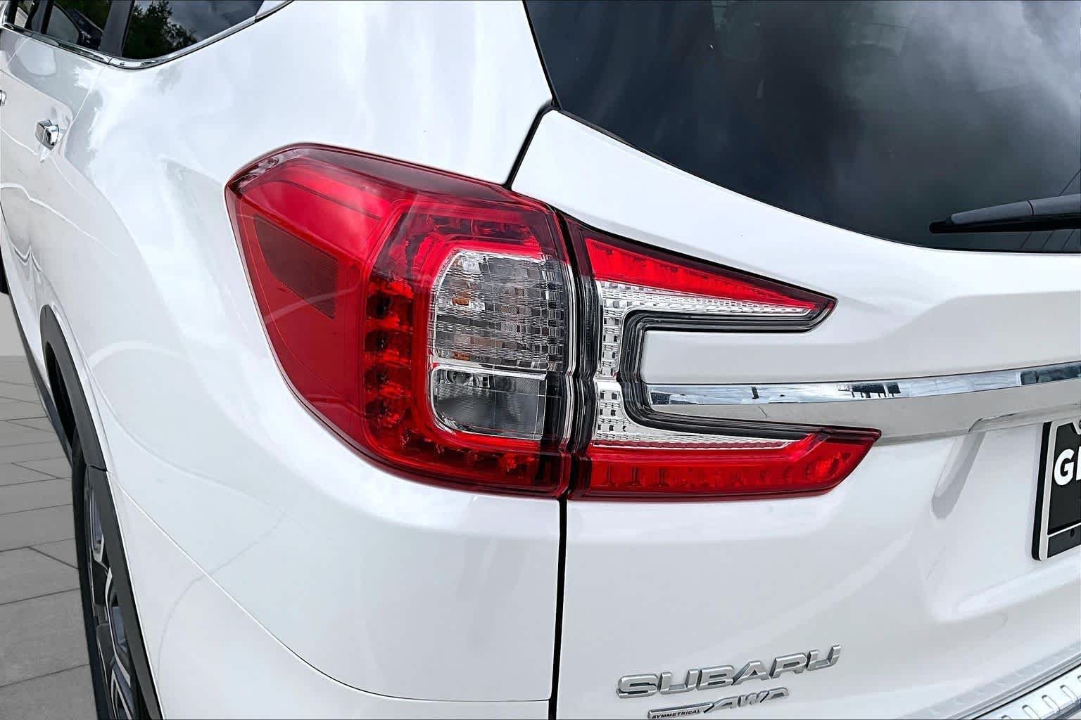 Used 2025 Crystal White Pearl Subaru Touring image 25