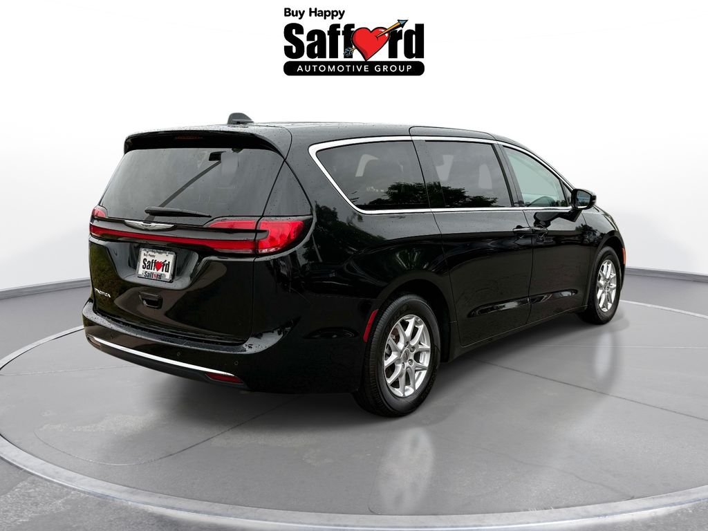 Used 2024 Black Chrysler Touring L image 8