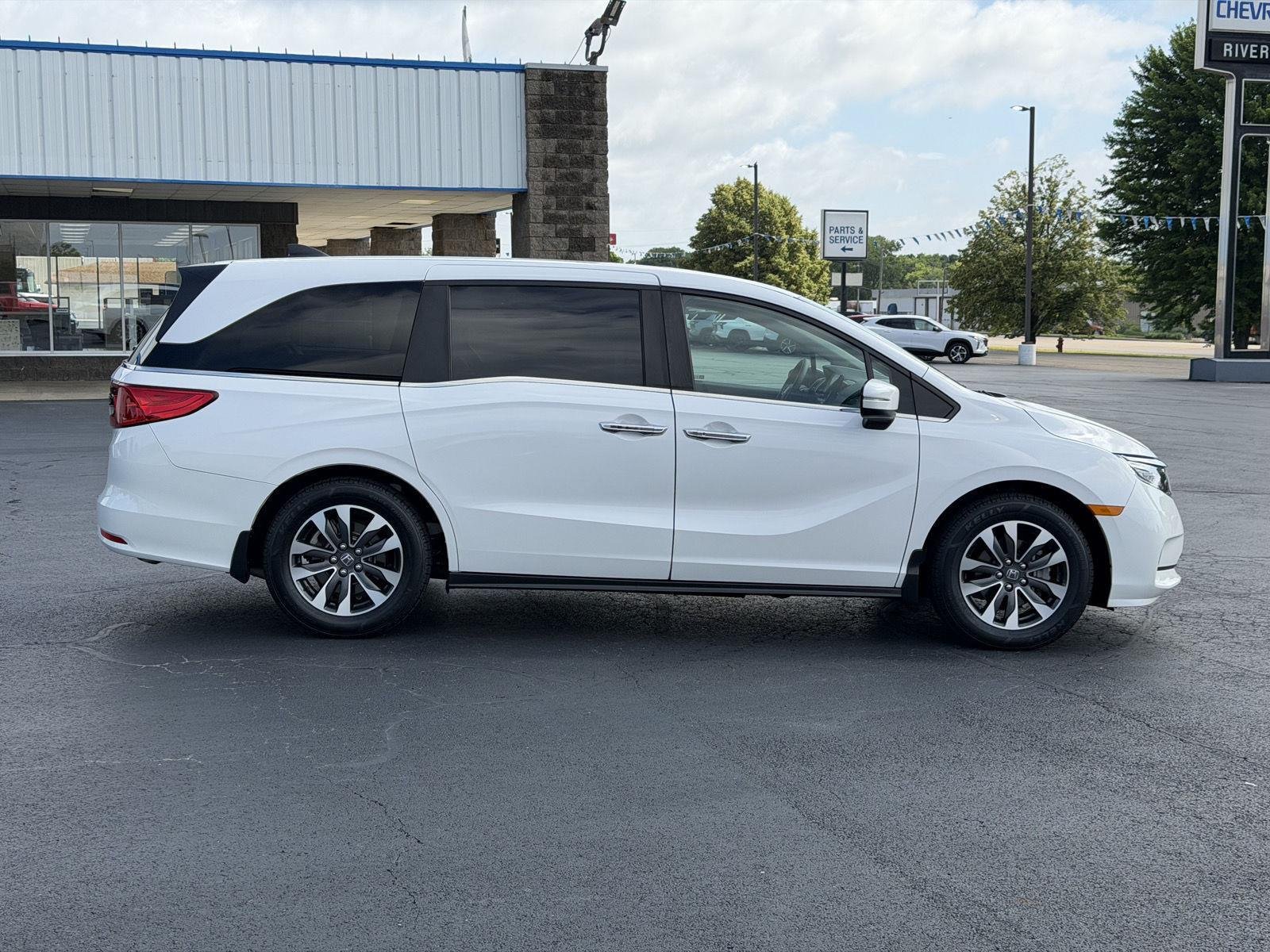 Used 2024 Platinum White Pearl Honda EX-L image 8
