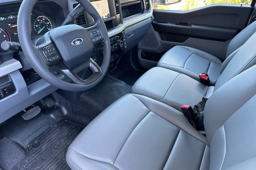 New 2026 Oxford White Ford F-250® XL image 10