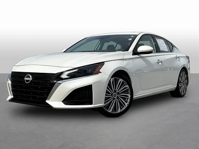 Used 2025 White Nissan 2.5 SL image 3