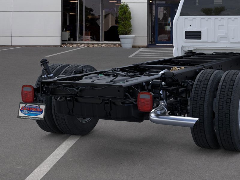 New 2026 Oxford White Ford F-550® XL image 21