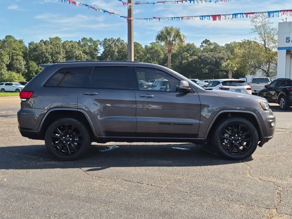 Used 2021 Gray Jeep Laredo X image 6