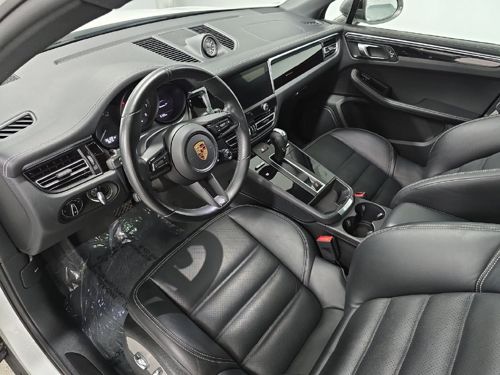 Certified Used 2023  Porsche T image 4