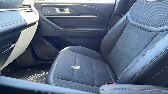 New 2026 Carbonized Gray Metallic Ford Tremor® image 22
