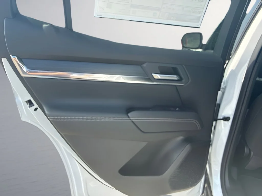 New 2027 Summit White GMC Elevation image 29