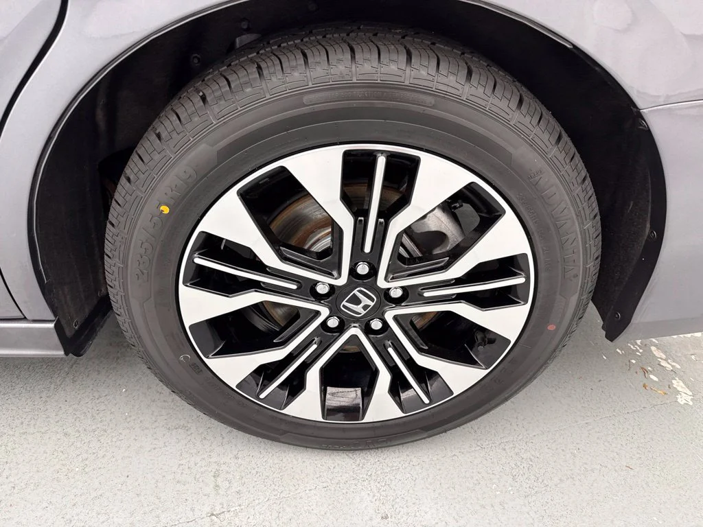 2025 Honda Odyssey ELITE Minivan Slide 5