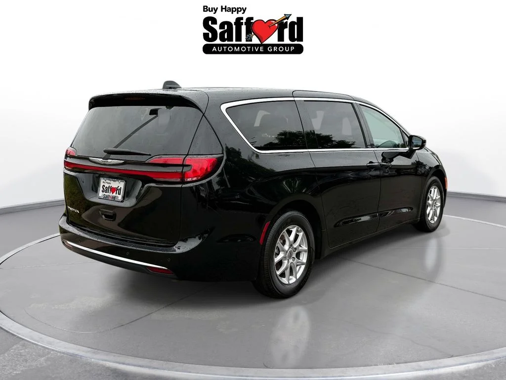 Used 2024 Black Chrysler Touring L image 8