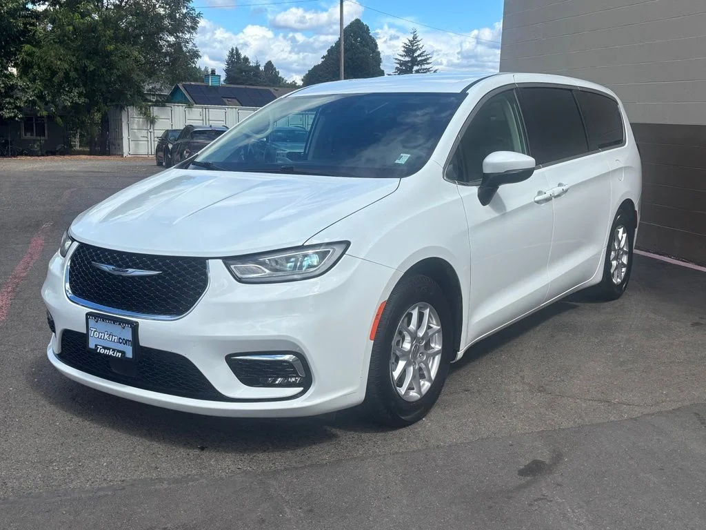 Used 2023 Bright White Clearcoat Chrysler Touring L image 12