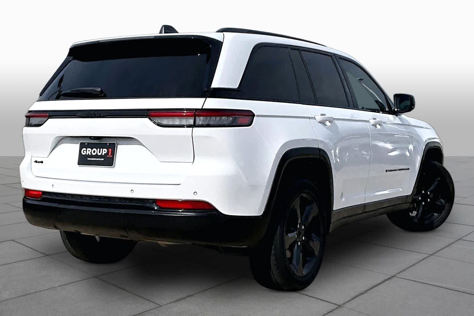 Used 2022 Bright White Clearcoat Jeep Altitude image 13