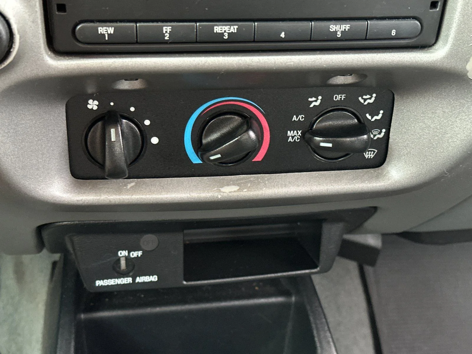 Used 2004 Red Ford XLT image 16