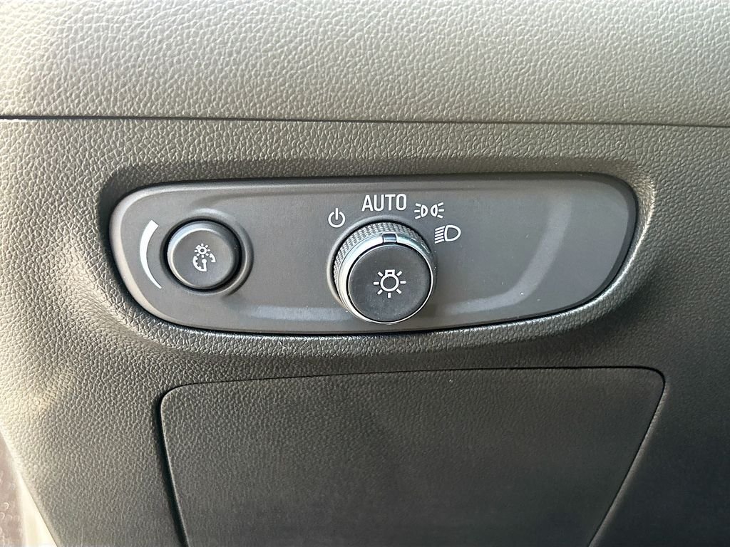 Used 2025 Black Buick Avenir image 32