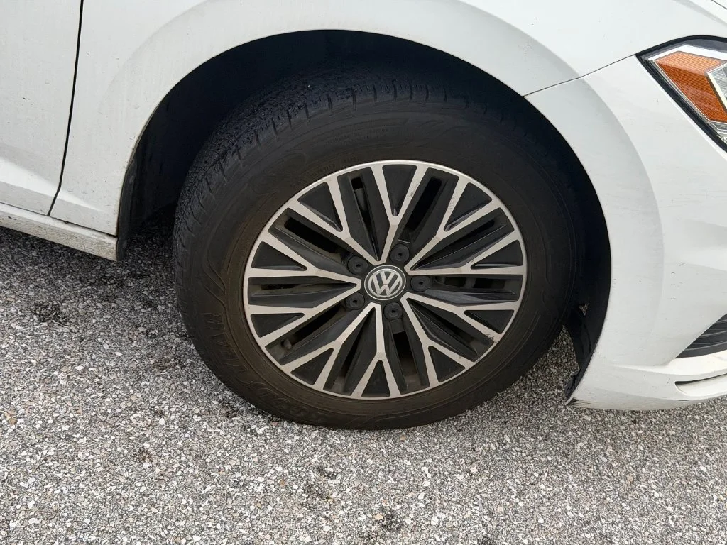 Used 2019 Pure White Volkswagen 1.4T SE image 9