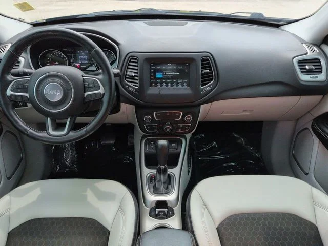 Certified Used 2020 Olive Green Pearlcoat Jeep Latitude image 15
