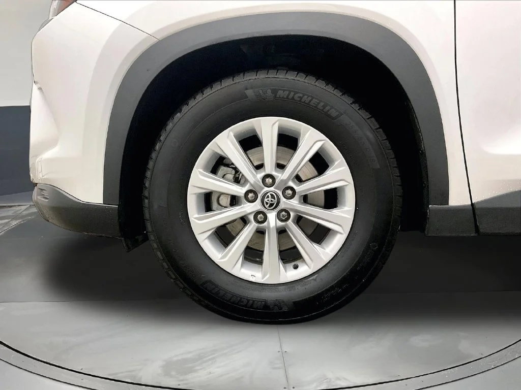 Used 2025 Beige Toyota XLE image 12