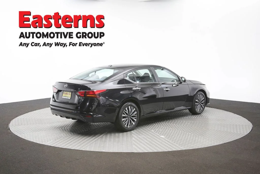 Used 2025 Black Nissan 2.5 SV image 37